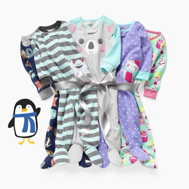 のインスタグラム：「Our famous fleece jammies make a great gift for your little ones and also children in your community. 🎁🥰 Perfect for #givingtuesday! 💙⁣⁣ ⁣⁣ There are many ways to donate! 🌟⁣⁣ You can even take a picture with PJ the Penguin in store and post it using #lovecarterspjs 🐧📸 For every donation or social share up to 100,000 jammies, Carter's will donate a PJ, too!⁣⁣ 💫 ⁣⁣ Learn more with the link our bio! 📲🔗」