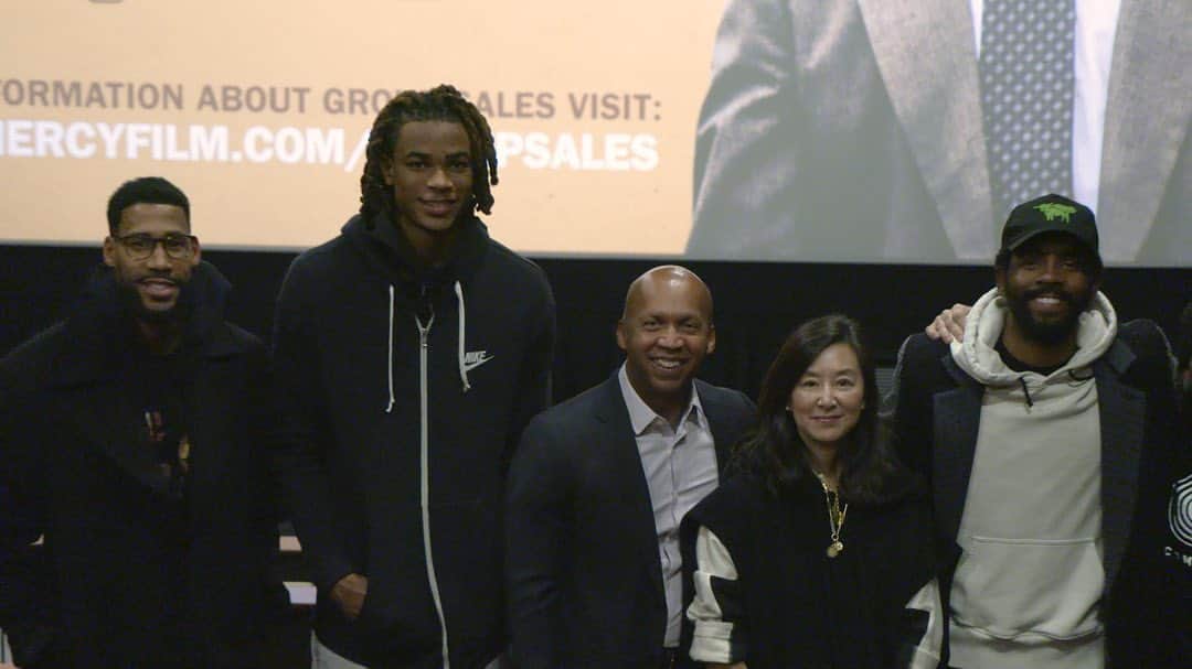 Brooklyn Netsさんのインスタグラム写真 - (Brooklyn NetsInstagram)「Several Nets players got a screening yesterday of @justmercyfilm, based on the life of public interest lawyer Bryan Stevenson, and spoke with Stevenson after the film. #justmercy」12月4日 3時01分 - brooklynnets