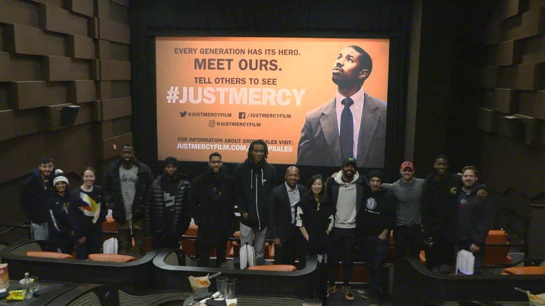 Brooklyn Netsさんのインスタグラム写真 - (Brooklyn NetsInstagram)「Several Nets players got a screening yesterday of @justmercyfilm, based on the life of public interest lawyer Bryan Stevenson, and spoke with Stevenson after the film. #justmercy」12月4日 3時01分 - brooklynnets