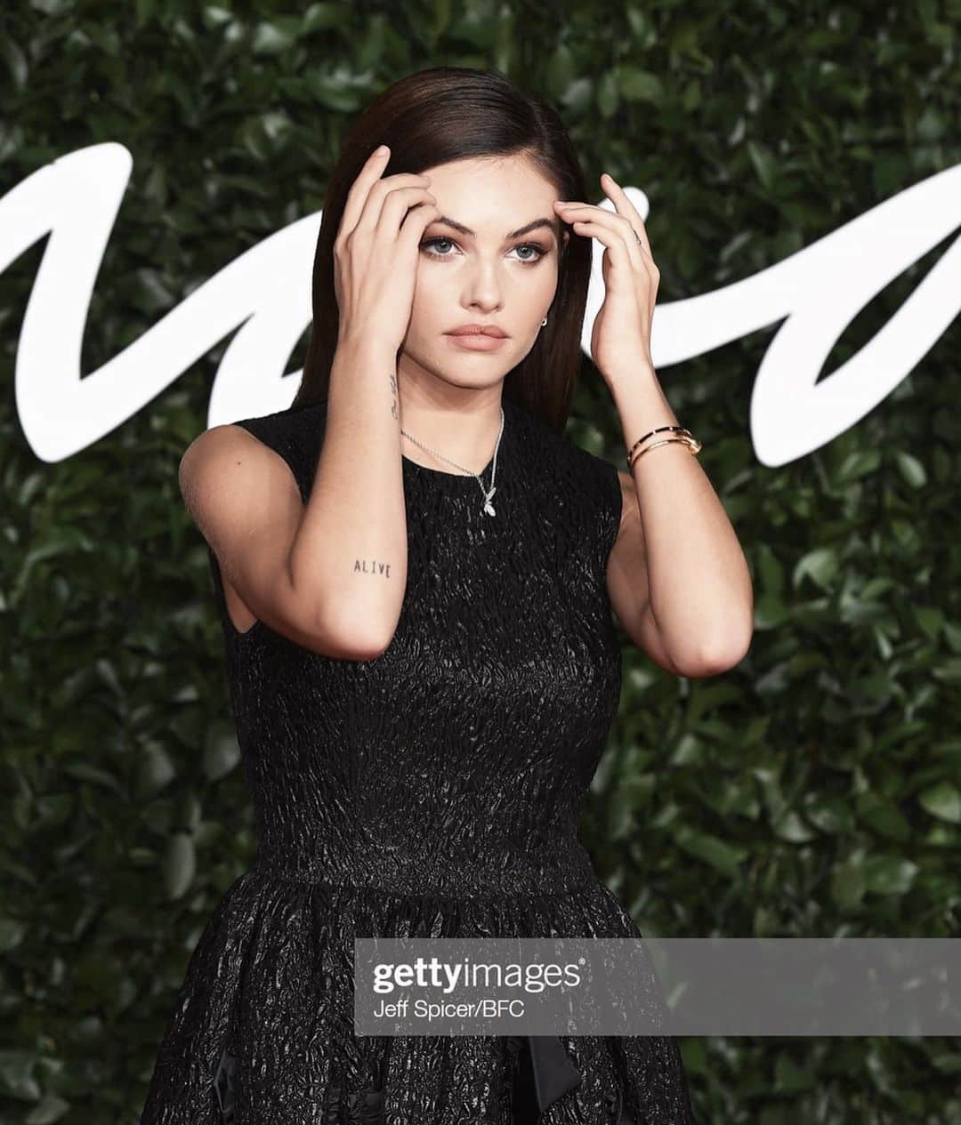 ティラーヌ・ブロンドーのインスタグラム：「Thanks so much for this amazing ugh thank @britishfashioncouncil , thank you so much moncler for this beautiful dress !! @remoruffini  @moncler #britishfashionawards」