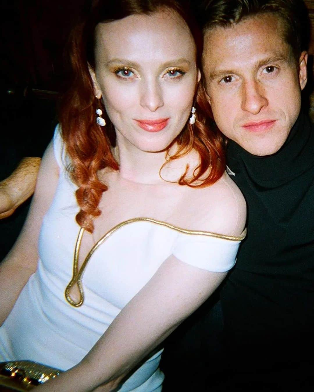 British Vogueさんのインスタグラム写真 - (British VogueInstagram)「The #BritishVogue editor’s accessory of choice at this year’s #FashionAwards was a disposable camera to capture the goings-on at the ceremony and the fun and frivolities at the after parties. Get exclusive access to the biggest night in fashion at the link in bio.」12月4日 3時26分 - britishvogue