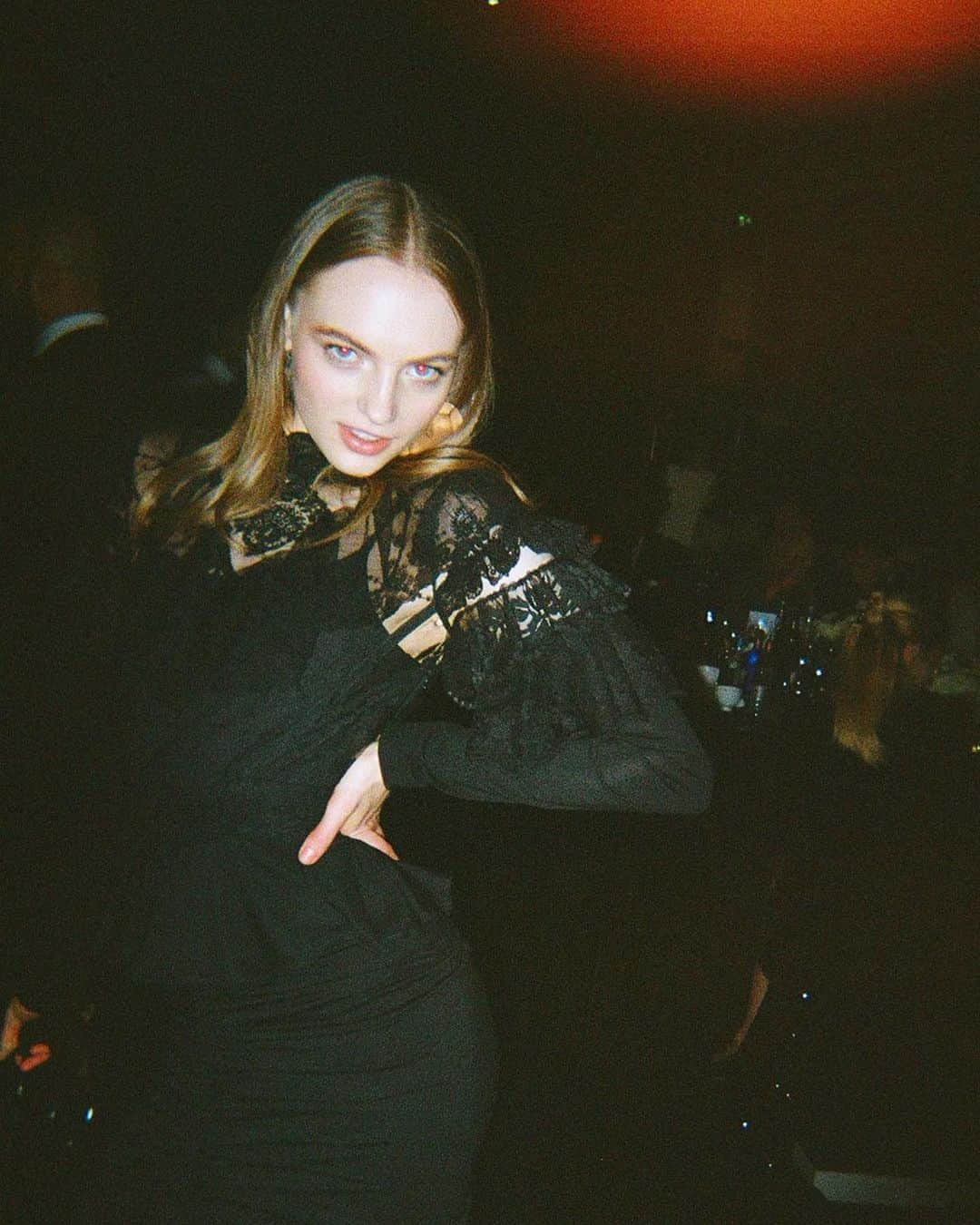 British Vogueさんのインスタグラム写真 - (British VogueInstagram)「The #BritishVogue editor’s accessory of choice at this year’s #FashionAwards was a disposable camera to capture the goings-on at the ceremony and the fun and frivolities at the after parties. Get exclusive access to the biggest night in fashion at the link in bio.」12月4日 3時26分 - britishvogue