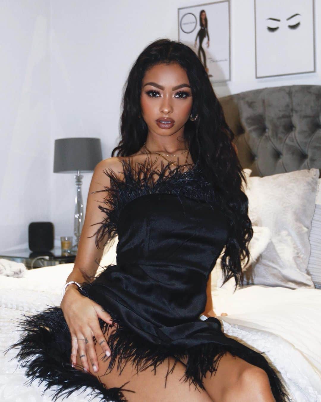 ジェイデ・ピアスのインスタグラム：「The perfect dress for this season from @clubllondon! 20% off their little black dresses right now 🖤#AD #clubllondon」