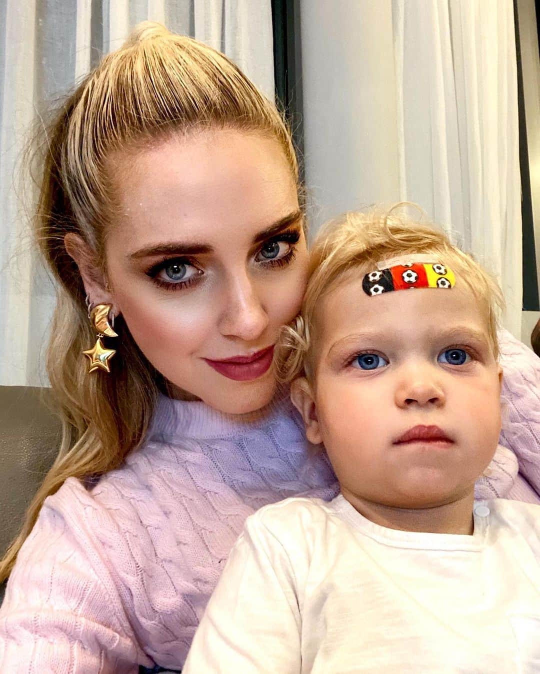 キアラ・フェラーニさんのインスタグラム写真 - (キアラ・フェラーニInstagram)「New band aid 😅」12月4日 4時03分 - chiaraferragni