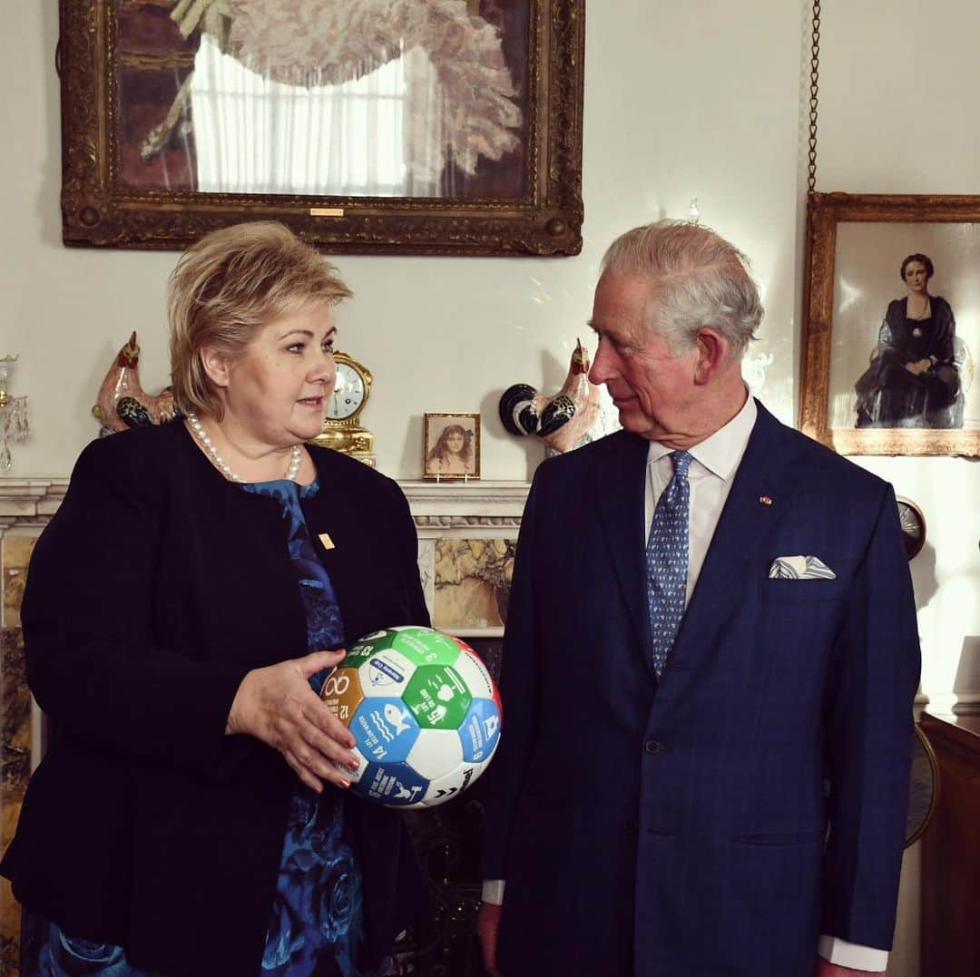 クラレンス邸さんのインスタグラム写真 - (クラレンス邸Instagram)「Today at Clarence House, The Prince of Wales received @nato leaders, including The Prime Minister of Canada, Justin Trudeau; The Prime Minister of Norway, Erna Solberg; and The Prime Minister of Italy, Giuseppe Conte.  Leaders have gathered in London this week to mark the Alliance’s 70th anniversary.  During their meeting, The Prime Minister of Norway gave His Royal Highness a football with the @unitednations Sustainable Development Goals printed on them.  Later, The Prince of Wales and The Duchess of Cornwall received President Trump and the First Lady of the USA.」12月4日 3時55分 - clarencehouse