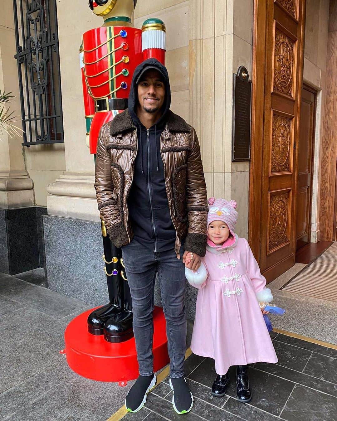 スコット・シンクレアのインスタグラム：「...Edinburgh Christmas markets ♥️」