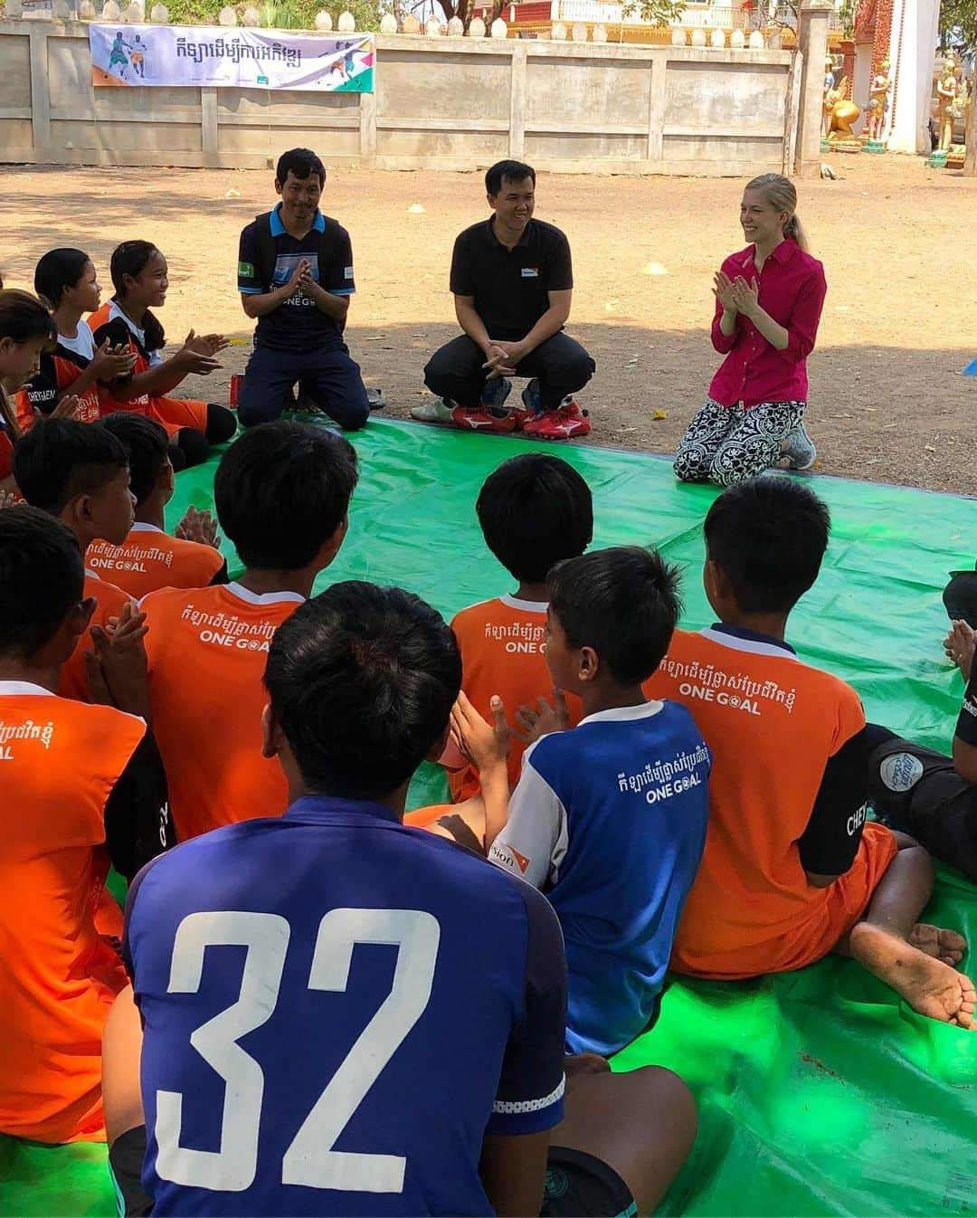 ケイトリン・ウィーバーさんのインスタグラム写真 - (ケイトリン・ウィーバーInstagram)「These photos bring back so many beautiful memories of being in Cambodia earlier this year with @worldvisioncan. I had the honour of meeting so many wonderful children in the communities and experienced how sport is as beneficial to their lives as it is to mine. • Children learn about teamwork on & off the field, are empowered to value themselves, develop positive relationships, gain essential life skills necessary for resilience, and making healthy life choices today & in the future. • For #GivingTuesday this year, I’m inviting you to join us in making an impact to vulnerable children all over the world by purchasing a Sports Equipment gift from the @worldvisioncan Gift Catalogue. The packs contain Soccer balls, volleyballs, basketballs and nets. • Find out how you can create lasting impact on vulnerable children’s lives this #GivingTuesday by checking out my story! #lovecangive」12月4日 4時05分 - ka2sh