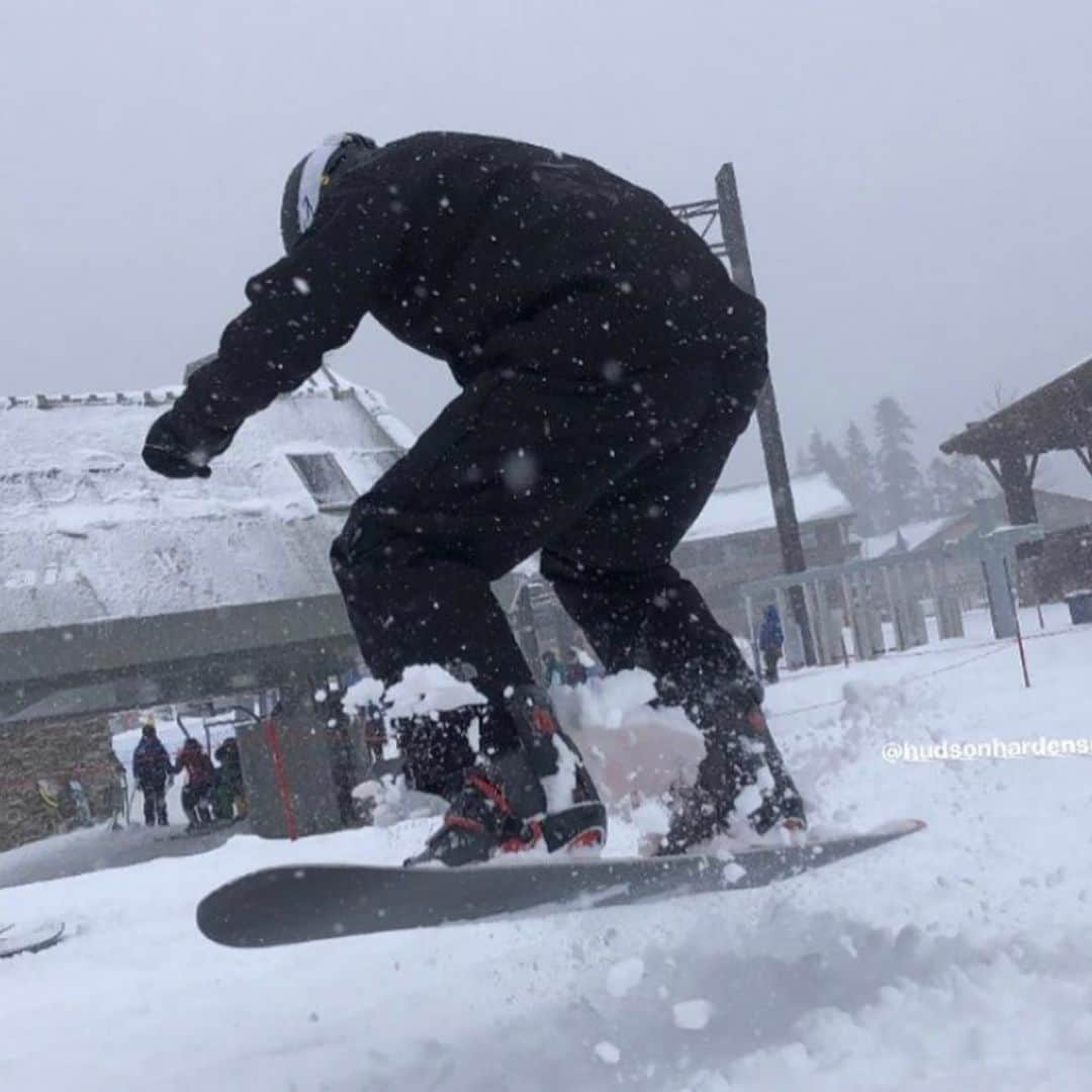 マーシャ・ゲイ・ハーデンさんのインスタグラム写真 - (マーシャ・ゲイ・ハーデンInstagram)「And then there was a white out...#mammothmountain grateful thanksgiving 🙏🏼🦃🍁🥧🌲❄️⛄️🏂⛷🎿」12月4日 4時21分 - mgh_8