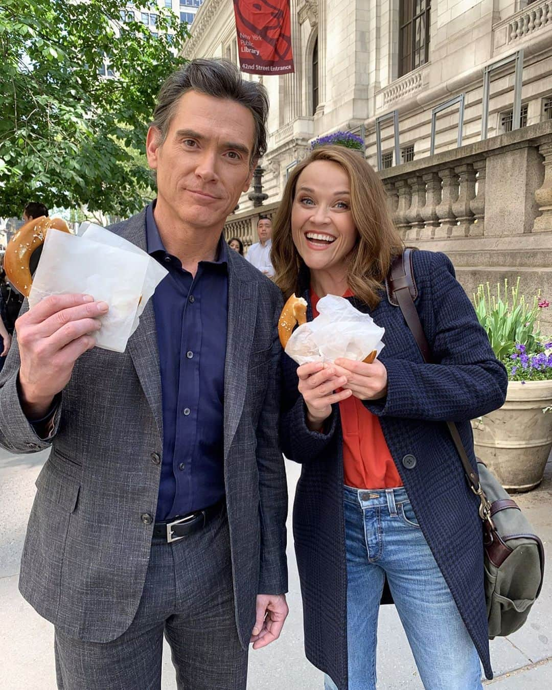 リース・ウィザースプーンさんのインスタグラム写真 - (リース・ウィザースプーンInstagram)「I love working with the incredibly talented Billy Crudup on @themorningshow! ☕️☀️ What do y’all think of Corey & Bradley? 🥨」12月4日 4時13分 - reesewitherspoon