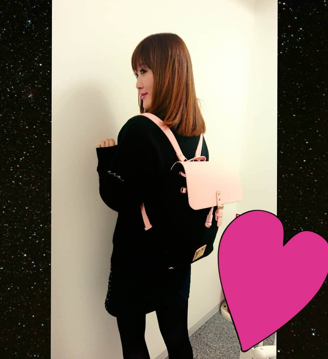 松浦麻里奈さんのインスタグラム写真 - (松浦麻里奈Instagram)「お気に入りのbagと一緒に٩(*´◒`*)۶♡  bag「ガストンルーガ」は、Animal rights(動物の権利) の考え方に基づき、本革ではなく合皮を 使用してるから雨の日でも問題なく使えるのよね👍✨ 公式→→＊　@gastonluga ＊ . 「GASTON LUGA(ガストンルーガ)」 北欧スウェーデン、 ストックホルムで誕生したブランドだよ😊💕 .  今、秋キャンペーン開催中してて、 【鞄をお買い上げ頂いたお客様に 数量限定でポーチ（エーリグ）をプレゼント！！】 . で、ちゃっかりGETした🙈💓🇸🇪 15%のクーポンコードもある✨ こちら『 marina_GL15』  http://gastonluga.com ●送料、返送料無料  #GastonLuga #ガストンルーガ #バッパック #バック #海外 #bag #fashion #北欧 #スウェーデン #バックパッカー #bags #bagstore #お洒落 #カジュアル #スタイル #fashionphotography #fashiongram #ファッションコーデ #pink  #blackpink #BLACK #awesome #fashionInsta #pr #like4follow #beautifull」12月4日 15時25分 - ay114.831m