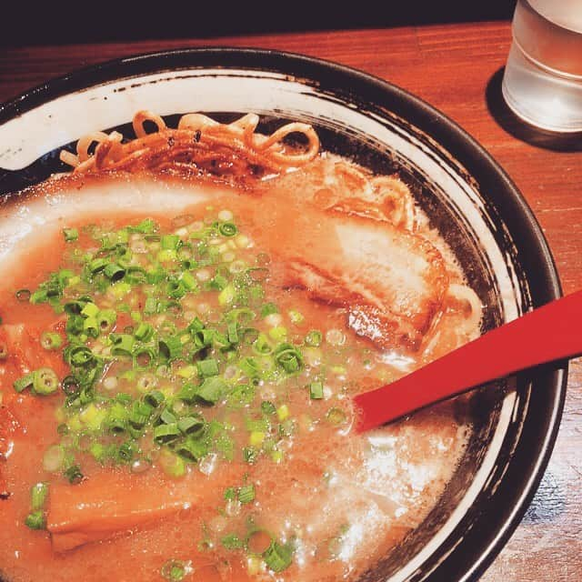 松田洋治さんのインスタグラム写真 - (松田洋治Instagram)「焼いたパリパリの麺と普通麺との対比が面白い。うまし。お腹に余裕があれば絶対小ライス なスープ」12月4日 13時52分 - youjimat