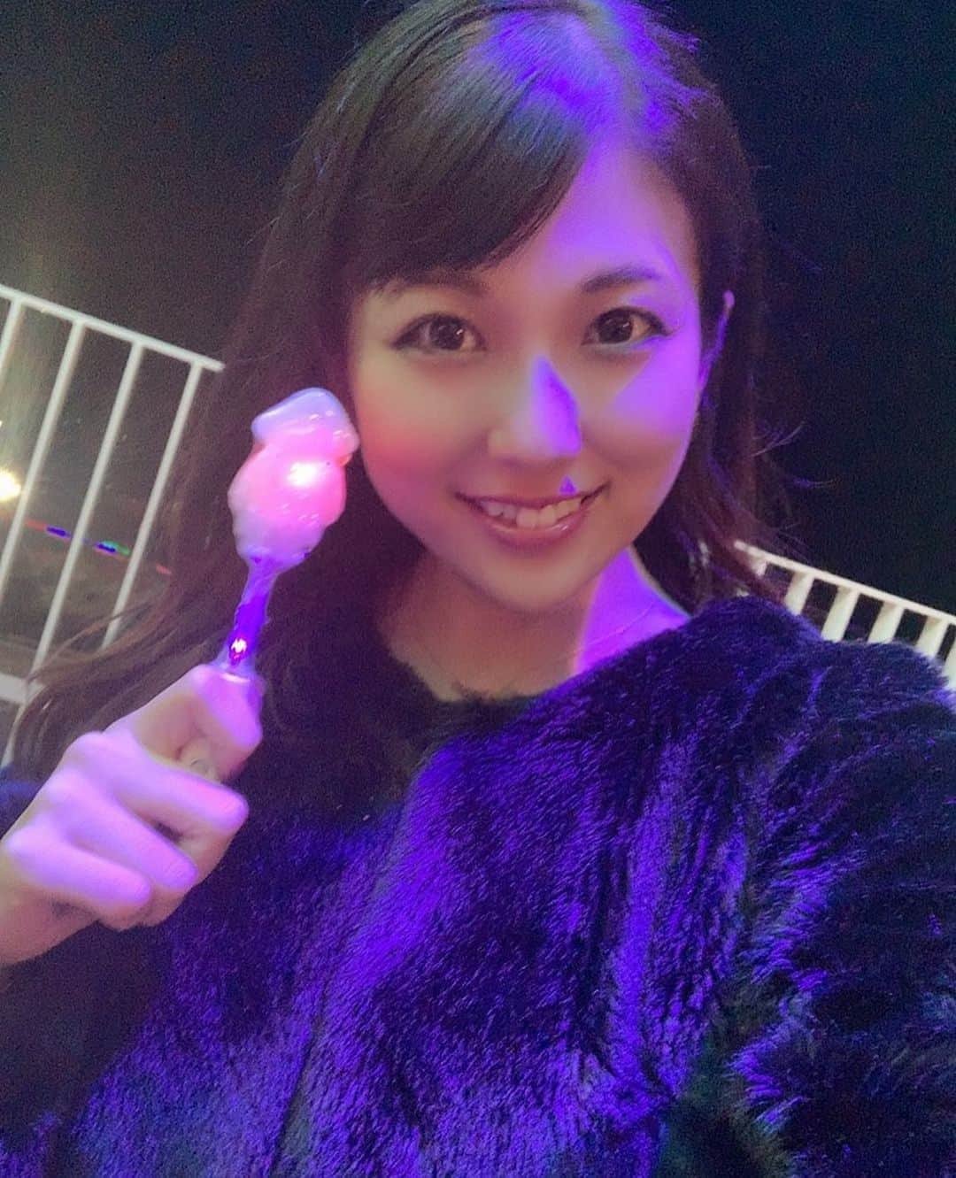 神谷麻美さんのインスタグラム写真 - (神谷麻美Instagram)「キラキラ光るアメ🍭❤にハマる私‎(๑´ڡ`๑)🍭💖 #くま 🧸の形してるの💖🍭 #飴　🍭💖 #紅葉　🍁💖」12月4日 13時58分 - asamice428