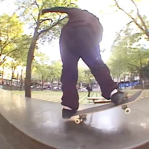 スラッシャーのインスタグラム：「✌🏾PEACE PARK @tiagolemoskt ✌🏾 @dimemtl ROUGH CUT playing on the Thrasher app 📲」
