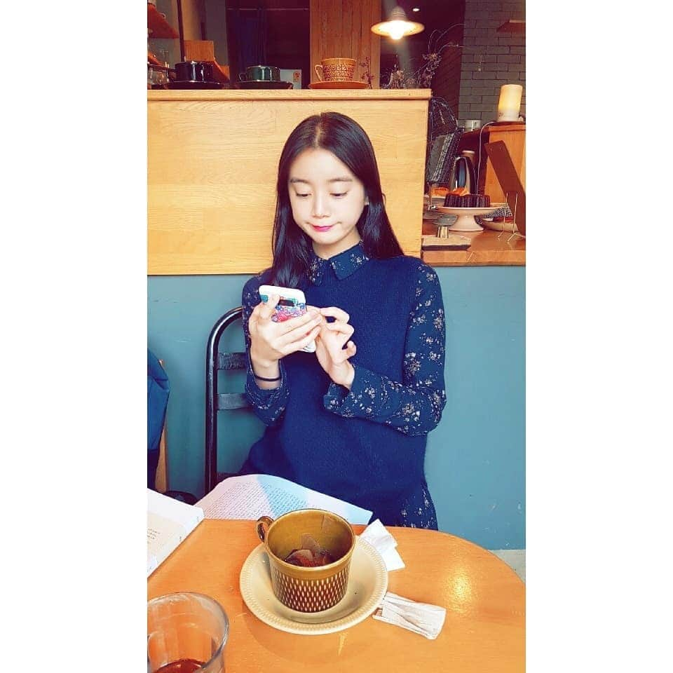 ヘリム さんのインスタグラム写真 - (ヘリム Instagram)「내 집중력이 이렇게 짧았구나💬 #어떡하지」12月4日 14時28分 - wg_lim