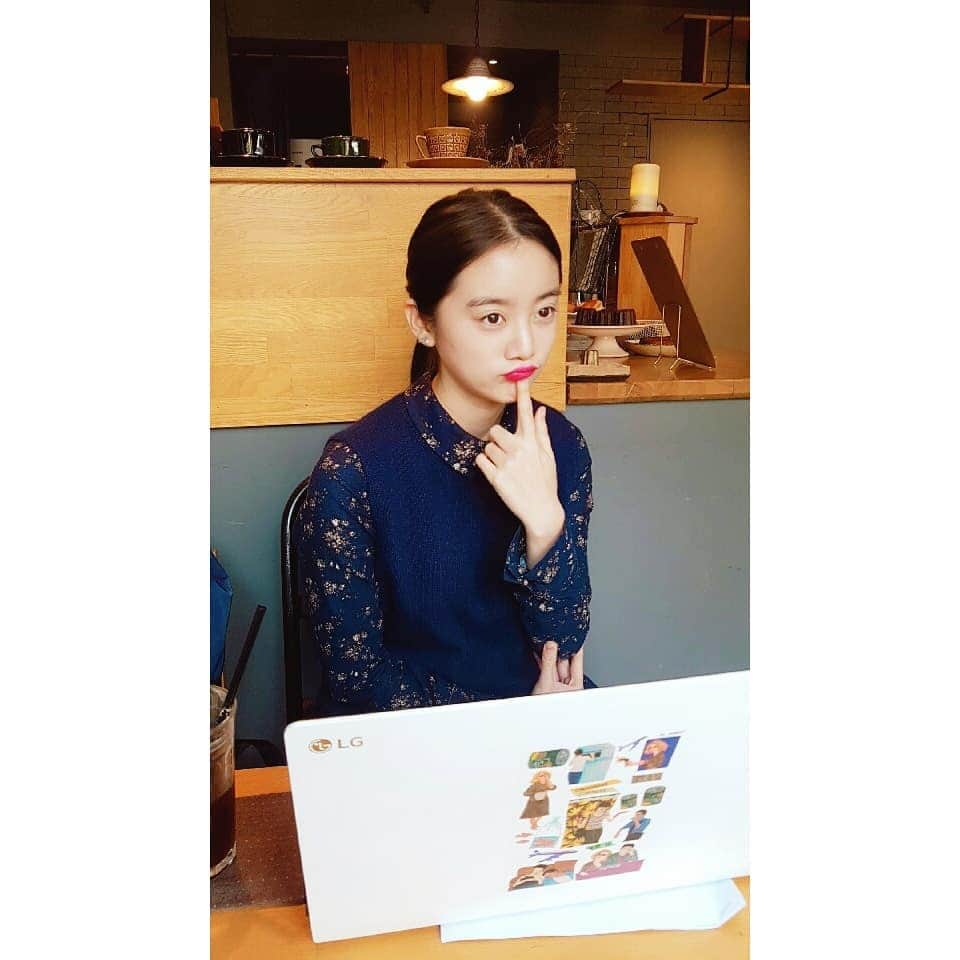 ヘリム さんのインスタグラム写真 - (ヘリム Instagram)「내 집중력이 이렇게 짧았구나💬 #어떡하지」12月4日 14時28分 - wg_lim