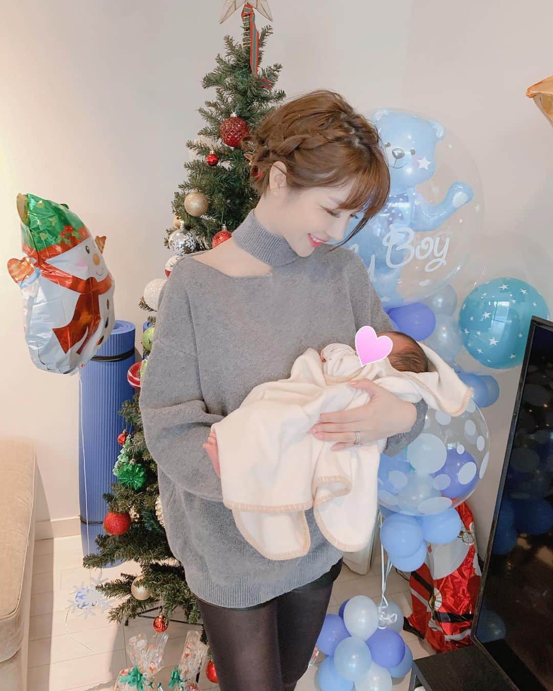 森下悠里さんのインスタグラム写真 - (森下悠里Instagram)「可愛すぎる天使ちゃん💓 - 幸せな気持ちでいっぱい✨✨ - #天使誕生　#baby #newborn #happy」12月4日 14時39分 - yuurimorishita