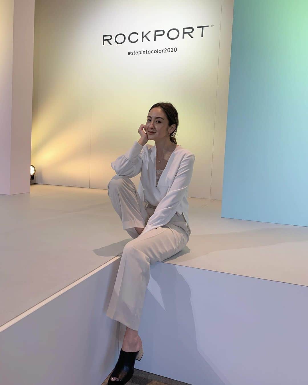 オードリー亜谷香のインスタグラム：「Popped by the @rockport_jp exhibition to check out their Spring/Summer lineup of shoes. I ordered these beauties and can’t wait for warmer weather to wear them☀️ #ROCKPORT #ロックポート #stepintocolor2020 @rockport_jp」