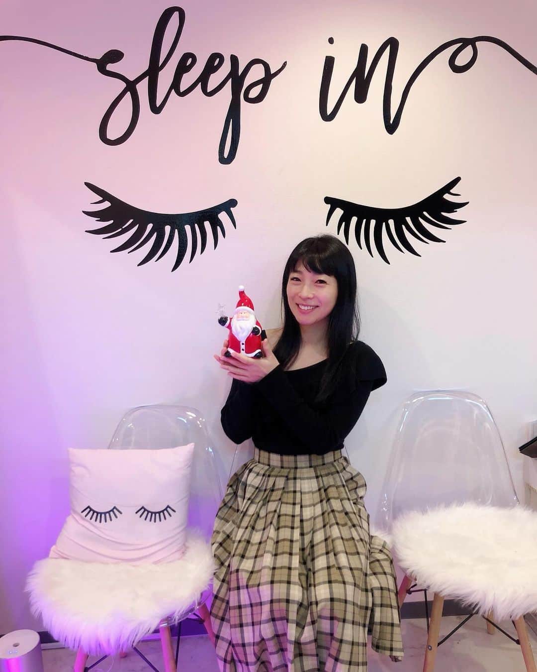 安藤あいかのインスタグラム：「恵比寿店にお世話になりました！ マツエク取れにくいし絡まらないし、早い！！ ありがとうございます！また行きます！！ 前回より目尻の長さ1ミリ短くしました！ とてもお気に入り✨」