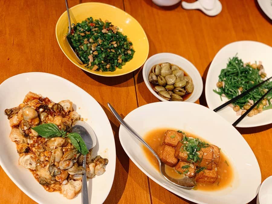 小川暖奈さんのインスタグラム写真 - (小川暖奈Instagram)「台湾ご飯はどれも本当美味しかった。。。 ご飯の写真普段そんな撮らないのに撮りまくり。。。🍴 #食#まっつん飾りの小石みたいなの思いっきりかじって口から変な音してた#グゥオリッッ」12月4日 15時00分 - ogawah