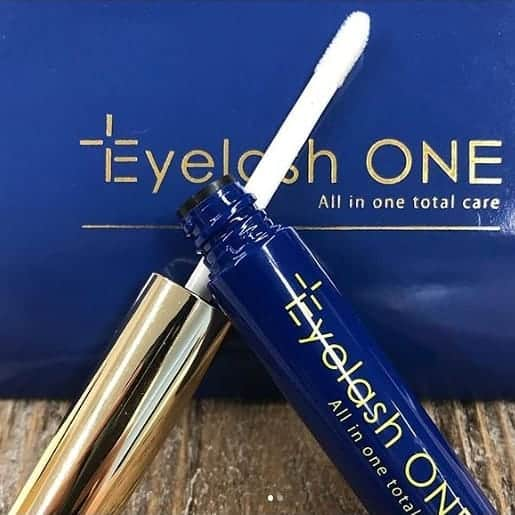 EyelashONEさんのインスタグラム写真 - (EyelashONEInstagram)「【ふわふわやわらかいチップ】 . 愛用者様の声を 紹介させていただきます。 . まつげに、まぶたに 潤い！ . ふわふわチップで優しくぬれる。 ちくちくしない。刺激０です。 . 液はしみない、たれない。 . まつげはコシとハリが出て キレイに伸びてます。 . 最高のまつげ美容液です。 . @eyelash_one_official #アイラッシュワン#アイラッシュ#まつ育美容液#まつ毛美容液#まつげ美容液#つけまつ毛#つけまつげ#まつ育#まつ育中#まつエク#マツエク#マツエクサロン#まつエク卒業#まつ毛#まつげ#まつ毛育毛剤#まつげエクステ#まつ毛カール#まつげパーマ#まつ毛パーマ#まぶた#目元#目元エステ#目元ケア#目元メイク#チップタイプ#美容液#まつ毛美容液すごい#まつげ美容液おすすめ#まつげ美人」12月4日 15時09分 - eyelash_one_official