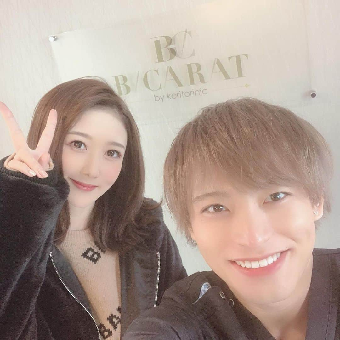 大槻ひびきさんのインスタグラム写真 - (大槻ひびきInstagram)「月に1度B/CALATさんの美顔鍼に通ってます😊 最近お菓子食べながら ずっとポケモン剣盾やってて 目を使うしお顔むくみぎみだったんだけど 先程杉崎先生に施術していただいて むくみがスッキリしました⭐️ 頭の方までスッキリした感覚になったー！ 杉崎先生ありがとうございました🍀 ・ ・ 美顔鍼気になった方は 先生に直接DMで予約してみて下さいね🌸 その時私のインスタ見た事伝えると 話がスムーズに進みます😊 ・  #杉崎先生 #きゅきゅっと美容鍼#BCALAT式美容鍼 #BCALATbykoritorinic #BCALAT #Beauty #Body #Balance #笹塚 #笹塚美容鍼 #美容鍼 #美顔鍼 #痛くない #痛くない美顔鍼 #駅近 #リフトアップ #小顔」12月4日 15時12分 - yanhibi0221