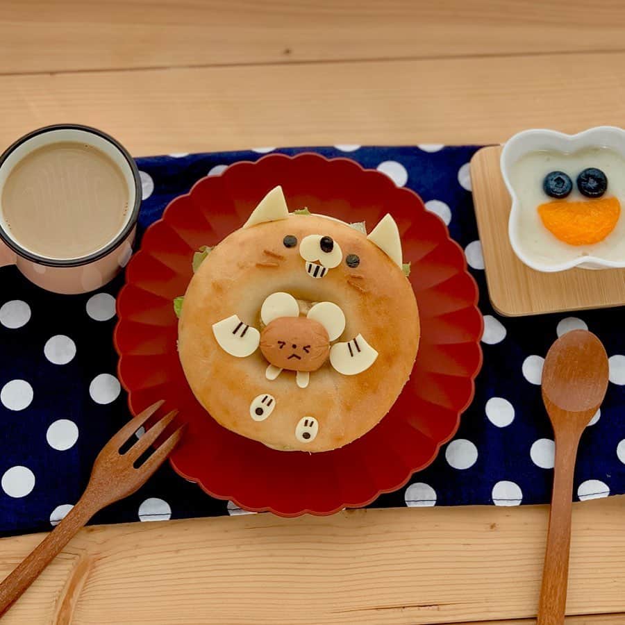 maki ogawaさんのインスタグラム写真 - (maki ogawaInstagram)「Captured Mouse. ”Next year zodiac is not you, ME!Meow:):)🤡来年の干支はねずみじゃない。ネコだぜ🐱🤡🤡 #パスコ #pasco #パスコとおいしい時間 #lunch #Japanese_food #kidsfoodideas #yummy #おやつ #foodart #パン #クッキングラム #料理好きな人と繋がりたい #kidsfood #bentomaker #bentolover #ママリクッキング #bread﻿ http://www.facebook.com/cuteobento」12月4日 15時14分 - cuteobento