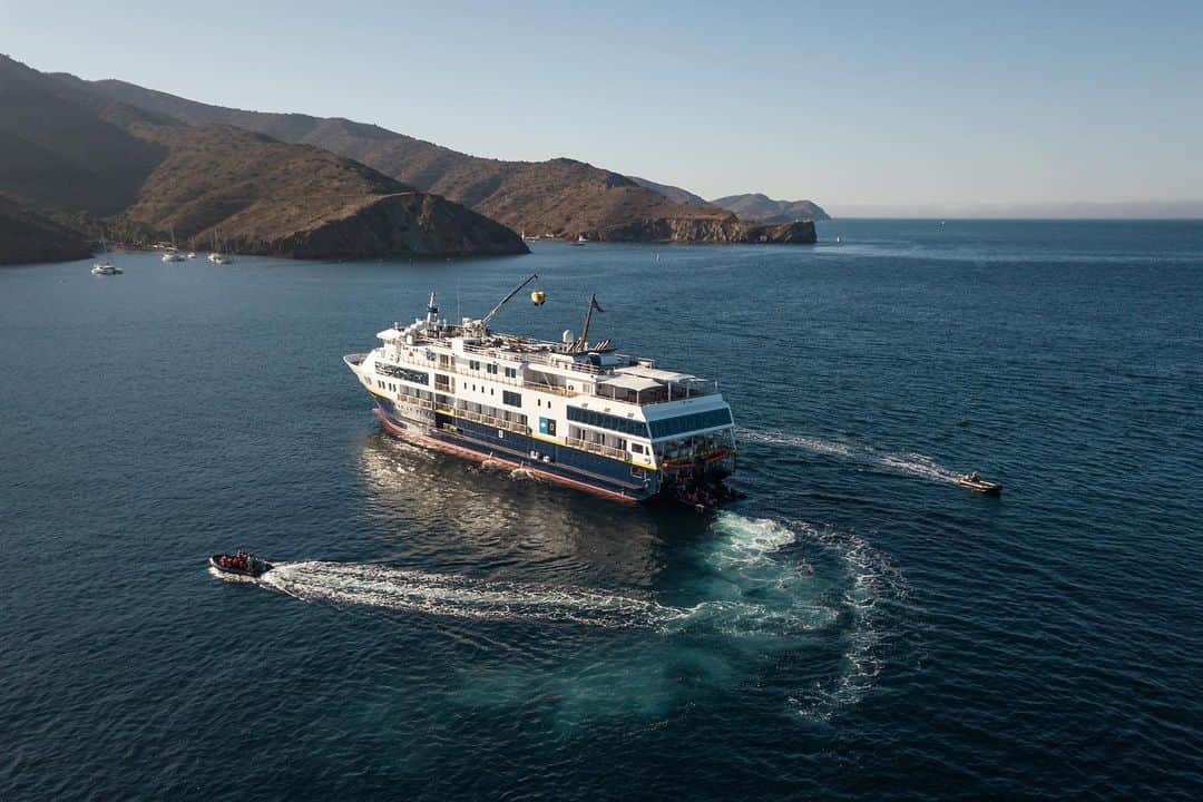 Karan B.のインスタグラム：「I recently had the opportunity to travel to Catalina in collaboration with @hyatt and @lindbladexp to learn about and explore their new loyalty relationship and all that the area has to offer! #ad With #WorldofHyatt, you can earn and redeem points for this incredible experience and hundreds more through Lindblad Expeditions. It was one of the most memorable trips I've ever had and incredible to learn so much about a place I thought I knew, thanks to a team of experts who were fun and passionate about everything – from the #natgeoventure ship, to wildlife to food and more!」
