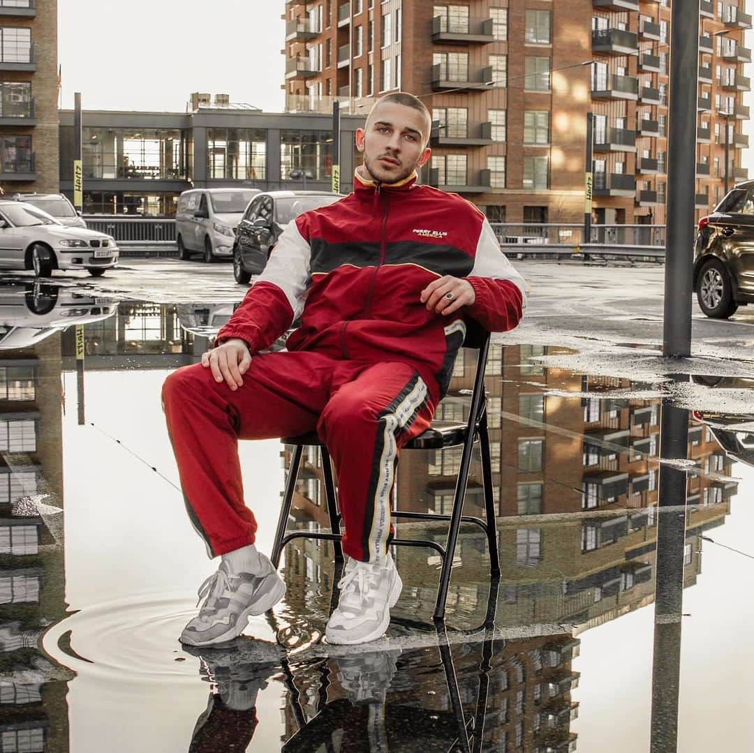 ペリーエリスのインスタグラム：「Perry Ellis America has gone international. Check out @thomasvegeler in our Capsule 4 track jacket and pant. #PerryEllisAmerica」