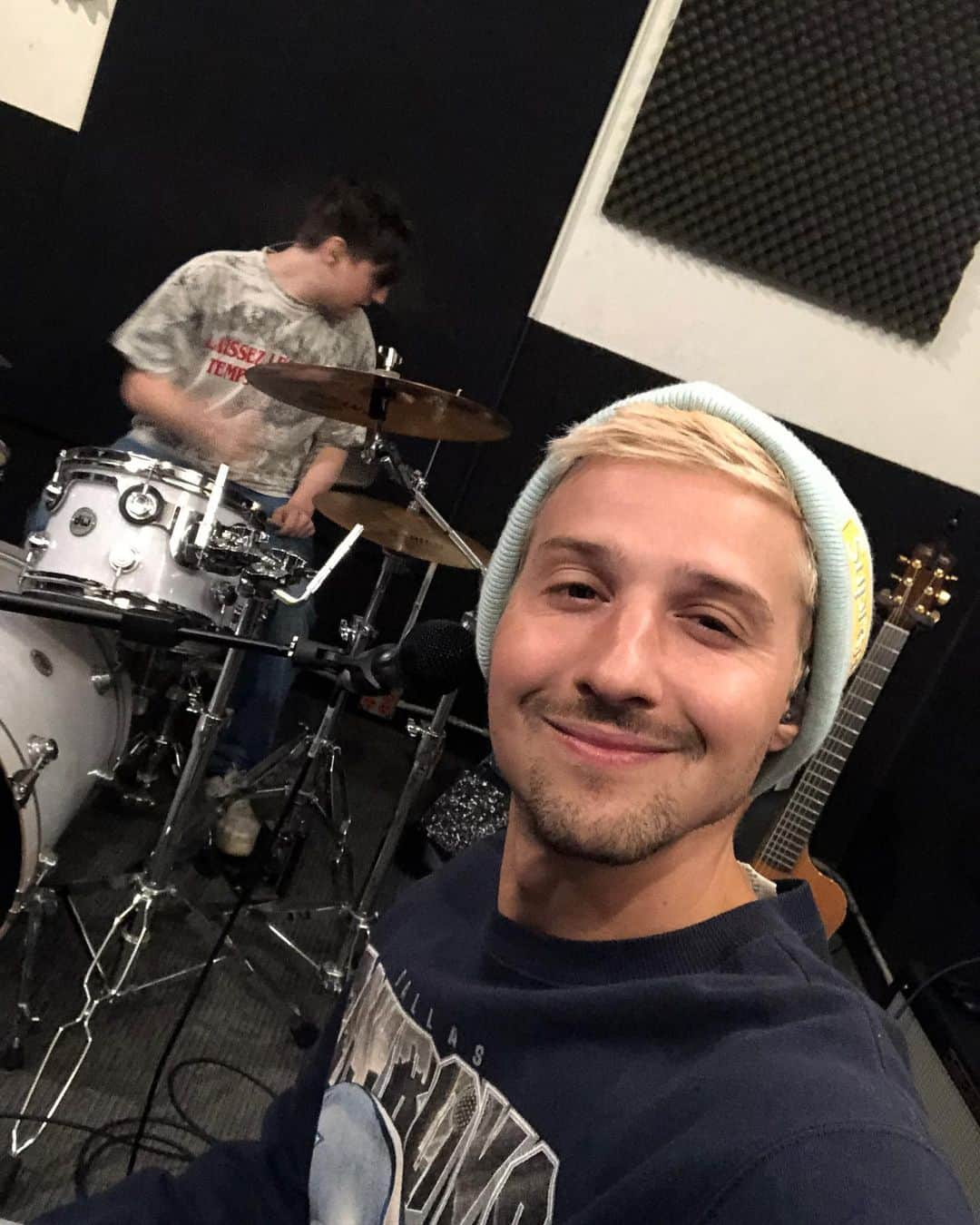 ライアン・フォリースさんのインスタグラム写真 - (ライアン・フォリースInstagram)「Hi from rehearsal. Terrible picture of me, but it’s coo💁🏼‍♂️」12月4日 7時22分 - ryanfollese