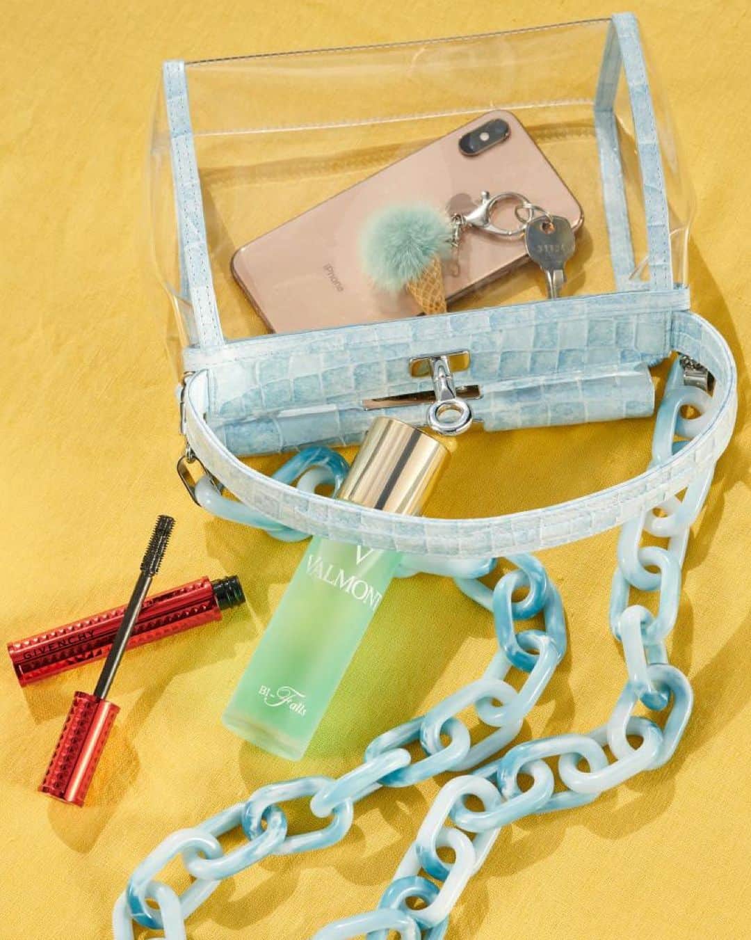 Saks Fifth Avenueのインスタグラム：「What’s in our @gu_de_official bag? It’s clear that the latest finds from @givenchybeauty and @valmontcosmetics are making our #SaksBeauty edit.」