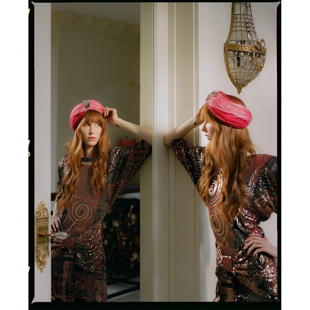 Faith Picozziさんのインスタグラム写真 - (Faith PicozziInstagram)「Gucci Mansion 1️⃣8️⃣ 📸 @burrent 🕺📷@garrettremy 👗 @faithpicozzicreative 💥 #fashion #style #redhead #model #film #120film #mediumformat」12月4日 7時45分 - faithpicozzi