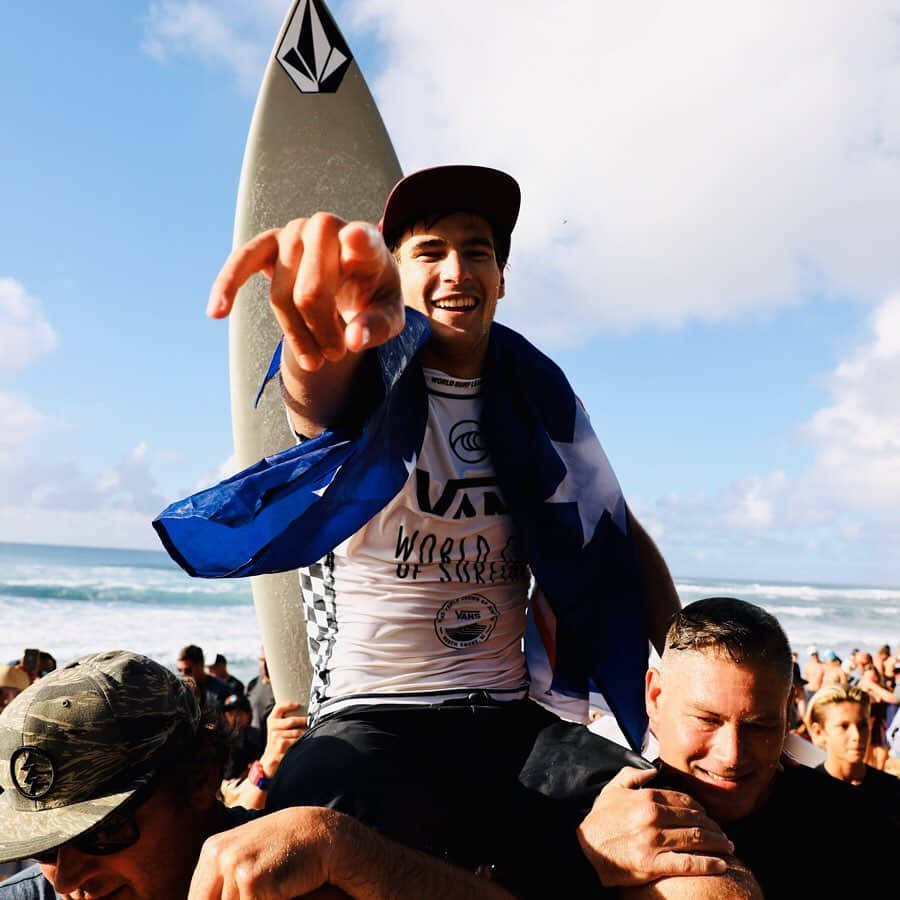VolcomJapanさんのインスタグラム写真 - (VolcomJapanInstagram)「@volcomsurf チームライダーJack Robinson( @jackrobinson_official )が11/25-12/7ハワイ、オアフ島、サンセットビーチで開催された @wsl QS 10,000 Event Vans World Cup of Surfingチャンピオンに輝き2020年チャンピオンシップツアーにクオリファイが決定🏄🏻‍♂️🏆🥇 Congrats Jack🔥 📷: @chachfiles 📹: @nateneal  #Volcom #VolcomJapan #TrueToThis #ボルコム」12月4日 8時54分 - volcomjapan