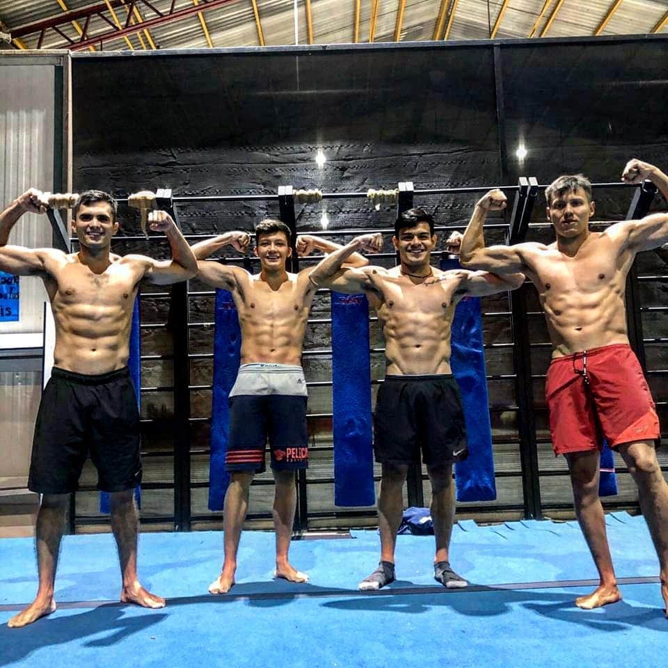 イヴァン・ガルシアのインスタグラム：「La banda mamada 💪🏻😂... @germanduva @rorro_clavados @godinez.flaco」