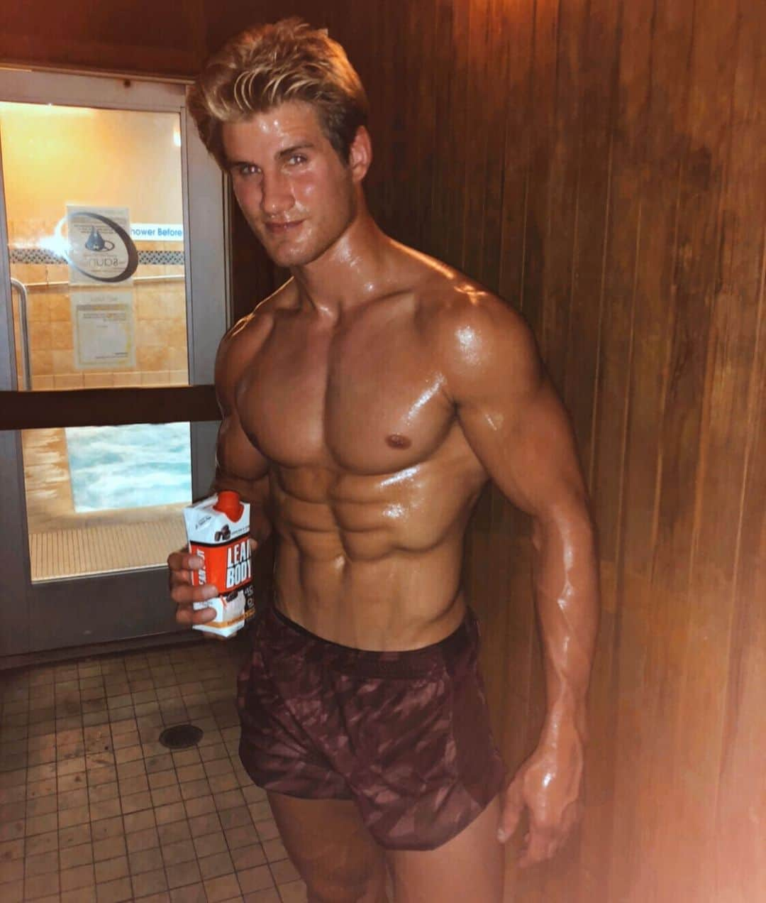 セージ・ノースカットさんのインスタグラム写真 - (セージ・ノースカットInstagram)「Sauna ✔️Stretch ✔️ Lean Body✔️」12月4日 9時26分 - supersagenorthcutt