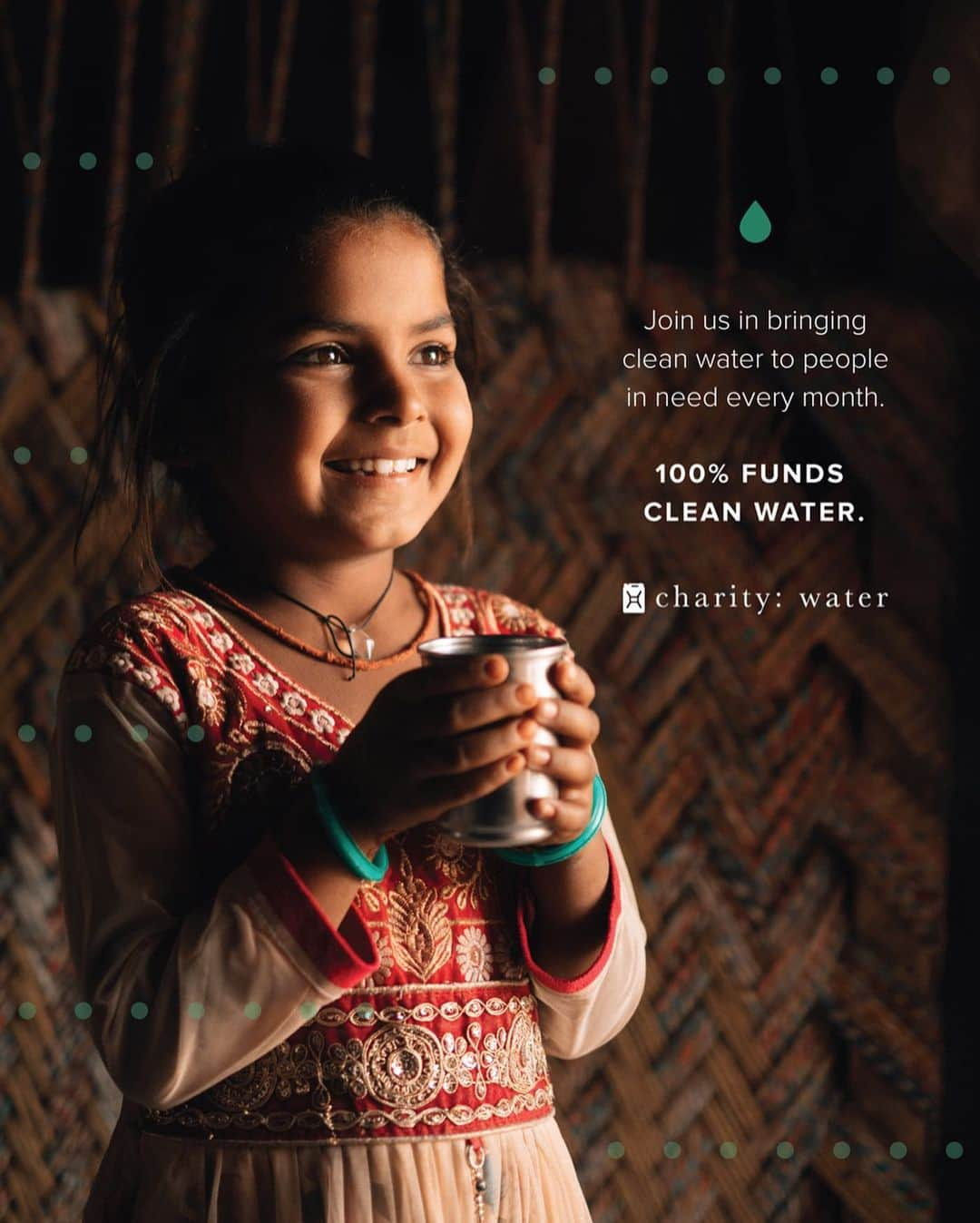 アレックス・シブタニさんのインスタグラム写真 - (アレックス・シブタニInstagram)「Today is #GivingTuesday! Join us in supporting @charitywater - an organization with a mission we really care about. charity: water is working so that everyone in the world has access to clean and safe drinking water. Remember, every donation (big and small) can make a huge difference in the lives of others. For more info on how you can help, check our story and the link in our bio!」12月4日 9時20分 - shibsibs