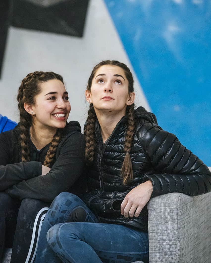 マウンテンハードウェアのインスタグラム：「Our athlete @kyra_condie has always approached her passion for climbing with discipline and focus. And now it’s paying off... She’s going to represent team U.S.A. alongside @brookeclimbs for climbing’s debut in the 2020 Olympics. 🇺🇸 Congrats, Kyra! We’re proud to be a part of your journey and psyched to cheer you on in Tokyo! 📷: @jonglassberg.」
