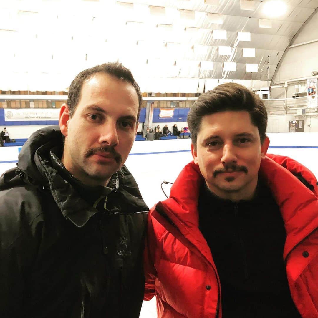 サイモン・シュナピアのインスタグラム：「It’s really starting to grow on me  #movember #noshavenovember」