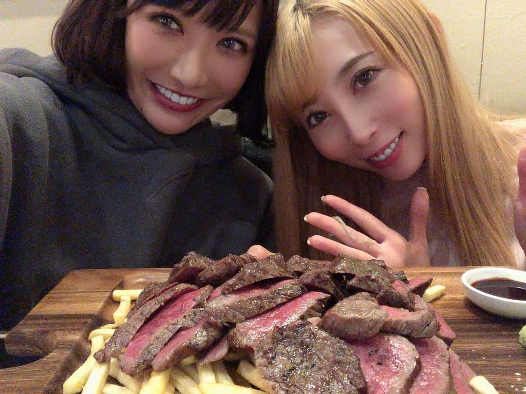 小峰みこさんのインスタグラム写真 - (小峰みこInstagram)「#いい肉の日 に食べたお肉🍖 . #11月29日 #仕事終わり #みんなでお肉 #お肉と彩ちゃんとわたし #肉食女子 #各部位盛り合わせ #食べスタグラム」12月4日 10時04分 - mico_19911201