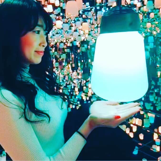 木谷有里さんのインスタグラム写真 - (木谷有里Instagram)「ランプの森💚💙💜💛🧡 #EPSON #チームラボボーダレス　#お台場　#art  #teamLabBorderless #museum」12月4日 10時19分 - kitani_yuri