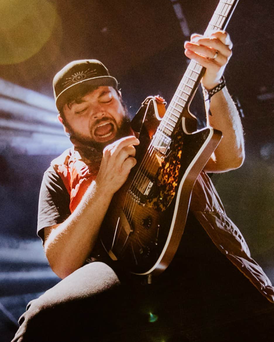 ウォーク・ザ・ムーンのインスタグラム：「either someone has just battle-axed Eli in the chest with his own guitar, or he’s playing the solo in Up 2 U what say u?」
