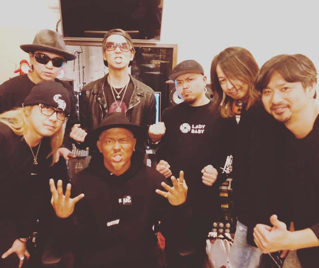 NATCHINさんのインスタグラム写真 - (NATCHINInstagram)「プロレス団体ドラゴンゲートのYATSUKAプロデューサーとYO-HEIプロデューサーに指名頂き、奥田啓介選手の入場曲をレコーディングしてきました。作曲者は、BREAKERZのSHINPEIくん。ドラマーは栄喜サポートでかれこれ四年くらいご一緒していて、先日のCheers5「やっくんクイズ」出題ゲスト内でぶっちぎり優勝したYOUTH-K!!! 奥田選手に相応しい、荒々しくも繊細なロックサウンドでめちゃくちゃカッコ良い曲です！是非、試合会場にて爆音で体感して欲しいです。」12月4日 10時41分 - natchin1015