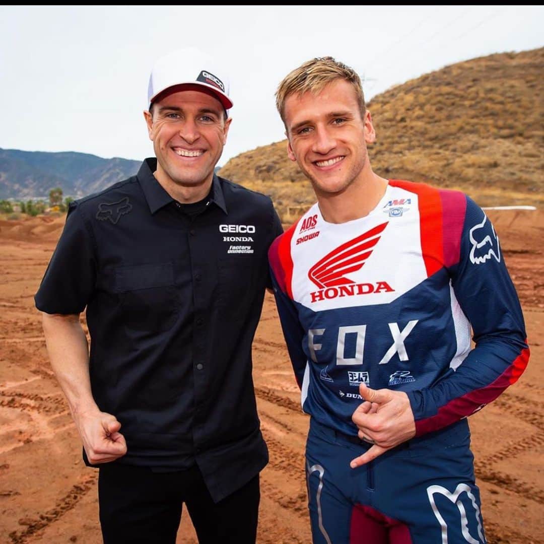 ケン・ロックゼンさんのインスタグラム写真 - (ケン・ロックゼンInstagram)「Enniieehh meeeniieeh meeeiinieehhh muuuhhh, Das Dunge is in the red corner now too. @ryandungey 😁 📸  @Cudby」12月4日 11時21分 - kenroczen94