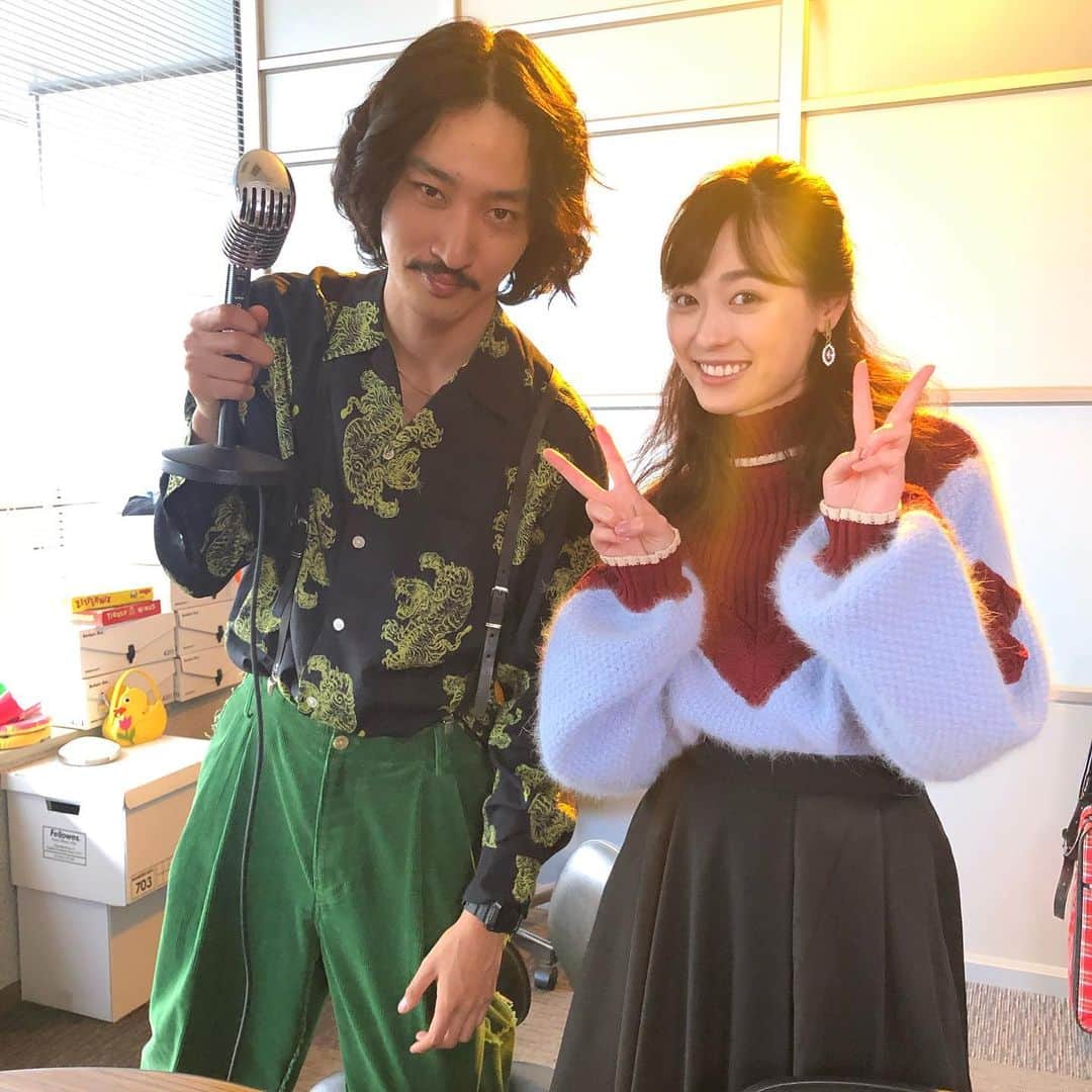チート〜詐欺師の皆さん、ご注意ください〜【公式】のインスタグラム：「‪最終回❗️ ついに明日です❗️✨‬ ‪とうとう全ての嘘と謎が明かされます🐥✨‬ ‪嘘のカケラを探しながら楽しんでくださいね🍀‬ ‪そして❗️９話がまだ見れてない方は、ぜひぜひ見逃し配信へ💜‬ ‪#チート‬ ‪#上杉柊平 #福原遥‬ ‪#まだまだ嘘が隠されている‬ ‪#何が一番の嘘なのか‬ ‪#最終回まで #あと１日‬ ‪#明日よる11時59分‬」