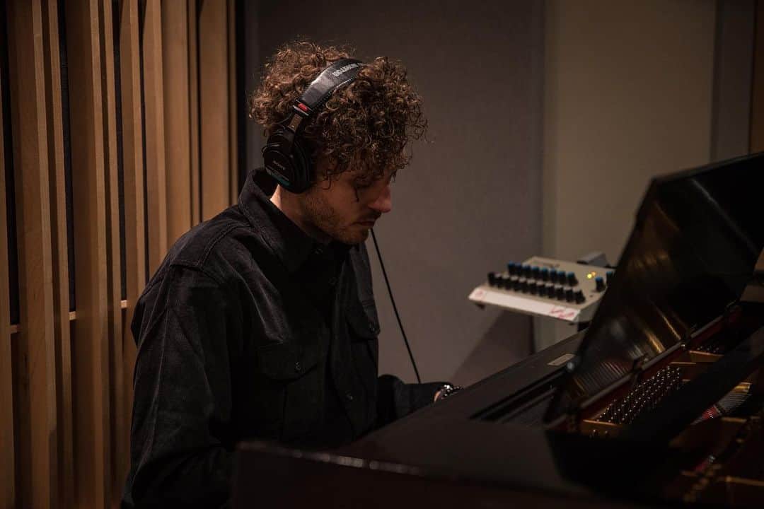OneRepublicさんのインスタグラム写真 - (OneRepublicInstagram)「Is there anything better than Christmas in New York AND recording new music??」12月4日 12時51分 - onerepublic