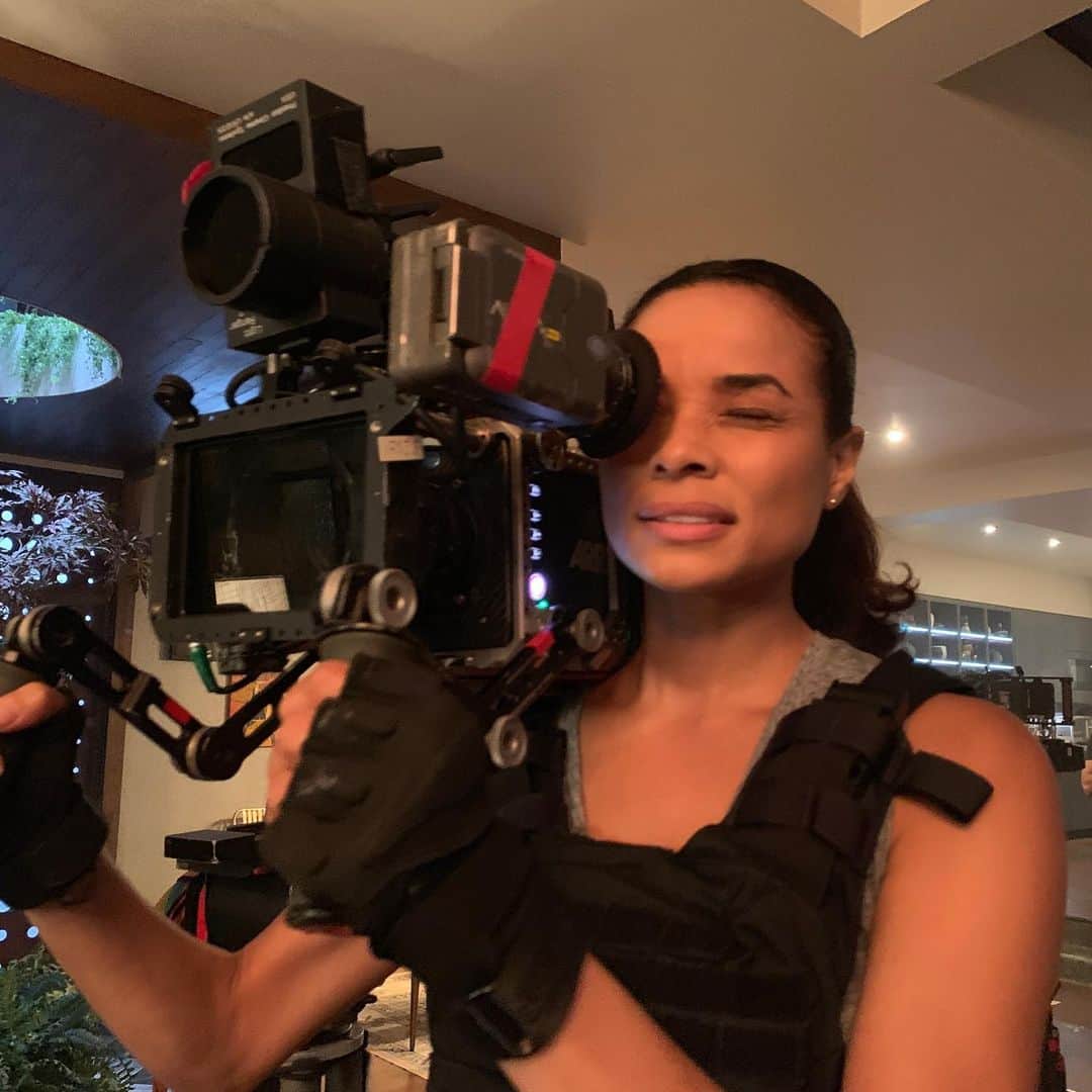 ロッチェル・エイツのインスタグラム：「I’m building my strength up for #Purgenight. Let the count down begin! FYI, This camera is so heavy. Much respect to all crew members and steadycam! @thepurgetv @usa_network」