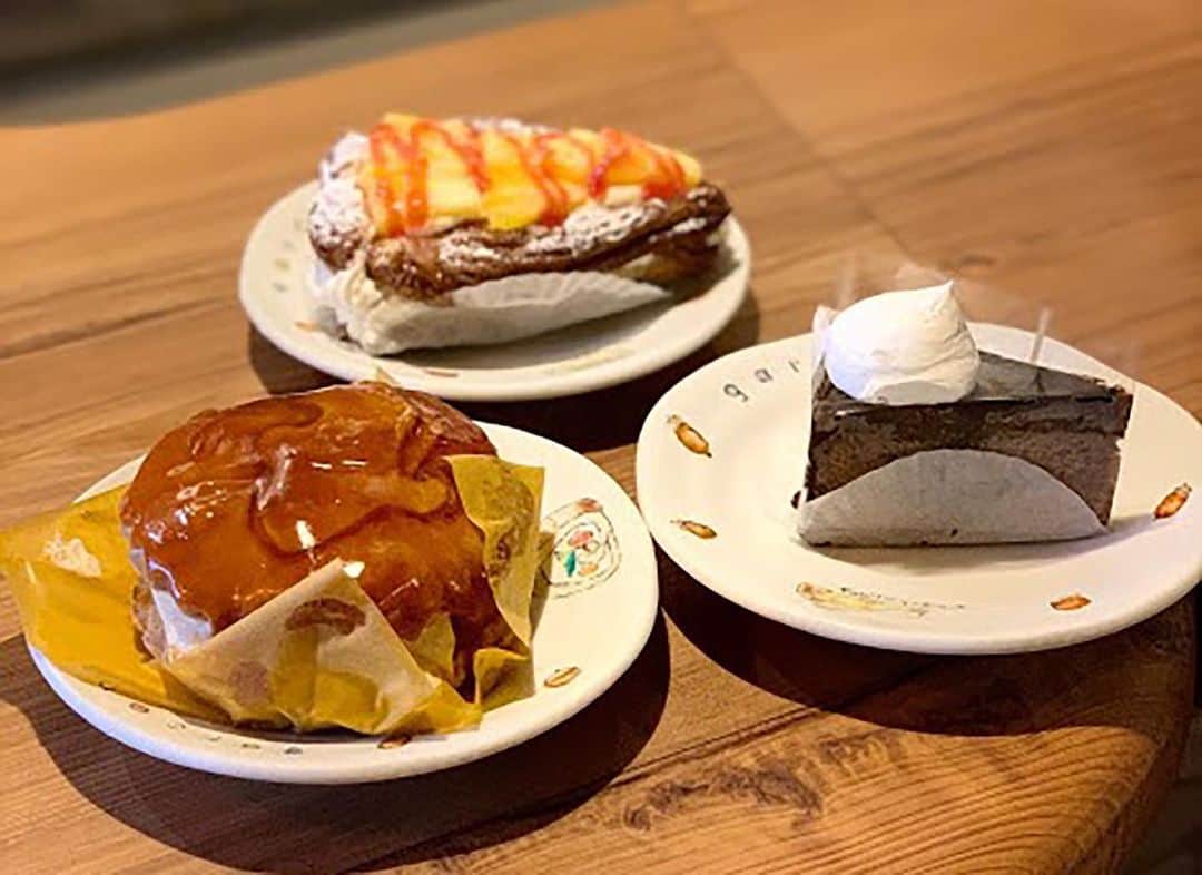 TOBU RAILWAY（東武鉄道）さんのインスタグラム写真 - (TOBU RAILWAY（東武鉄道）Instagram)「. . 🚩NIKKO - Sweets Factory Garcon 🚩日光 - 菓子工房Garcon 🚩닛코 - 과자 공방 Garcon . . [Recommended information about Nikko by Nikko Concierge] . "Sweets Factory Garcon", a cake shop in the Kirifuri area, is loved by the local people. The shop is run by a couple, and has a relaxing and lovely atmosphere. Please visit this shop to enjoy high-quality cakes made with seasonal fruits and local ingredients, without adding any preservatives or flavors. Hours of operation: 10:00 am - 7:00 pm Close: Monday Access: In front of bus stop No.92 "Shimo-Marumi" / approx. 20 min-walk from Tobu Nikko Station https://garcon164.com/english-guide/ . . 【닛코 컨시어지의 닛코 추천 정보】 . 기리후리 지역 방면에 있는 현지에서 사랑받는 케이크 가게 ‘과자 공방 Garcon’. 부부가 가게를 운영하고 있으며, 가게 내부는 차분하고 귀여운 분위기입니다. 계절 과일이나 현지 식재료를 사용하며 보존료와 향료는 전혀 사용하지 않는 정성 들인 케이크를 드시러 꼭 와주시기 바랍니다.  영업시간:10:00~19:00 정기 휴일:월요일 오시는 길:버스 정류장 92번 “시모마루미”에서 하차, 바로 앞 도부닛코역에서 도보로 약 20분 https://garcon164.com/english-guide/ . . #tobujapantrip #nikko #cake #japanesecake #japanlandscape  #photo_shorttrip #photo_travelers  #jp_gallery #instatravel #worldcaptures #nationalgeographic#visitjapan #travelingram #bestjapanpics #lovejapan #japan_of_insta #art_of_japan_  #beautifuljapan #cooljapan #닛코#일본체험 #일본여행 #포토제닉 #사무라이」12月4日 13時03分 - tobu_japan_trip