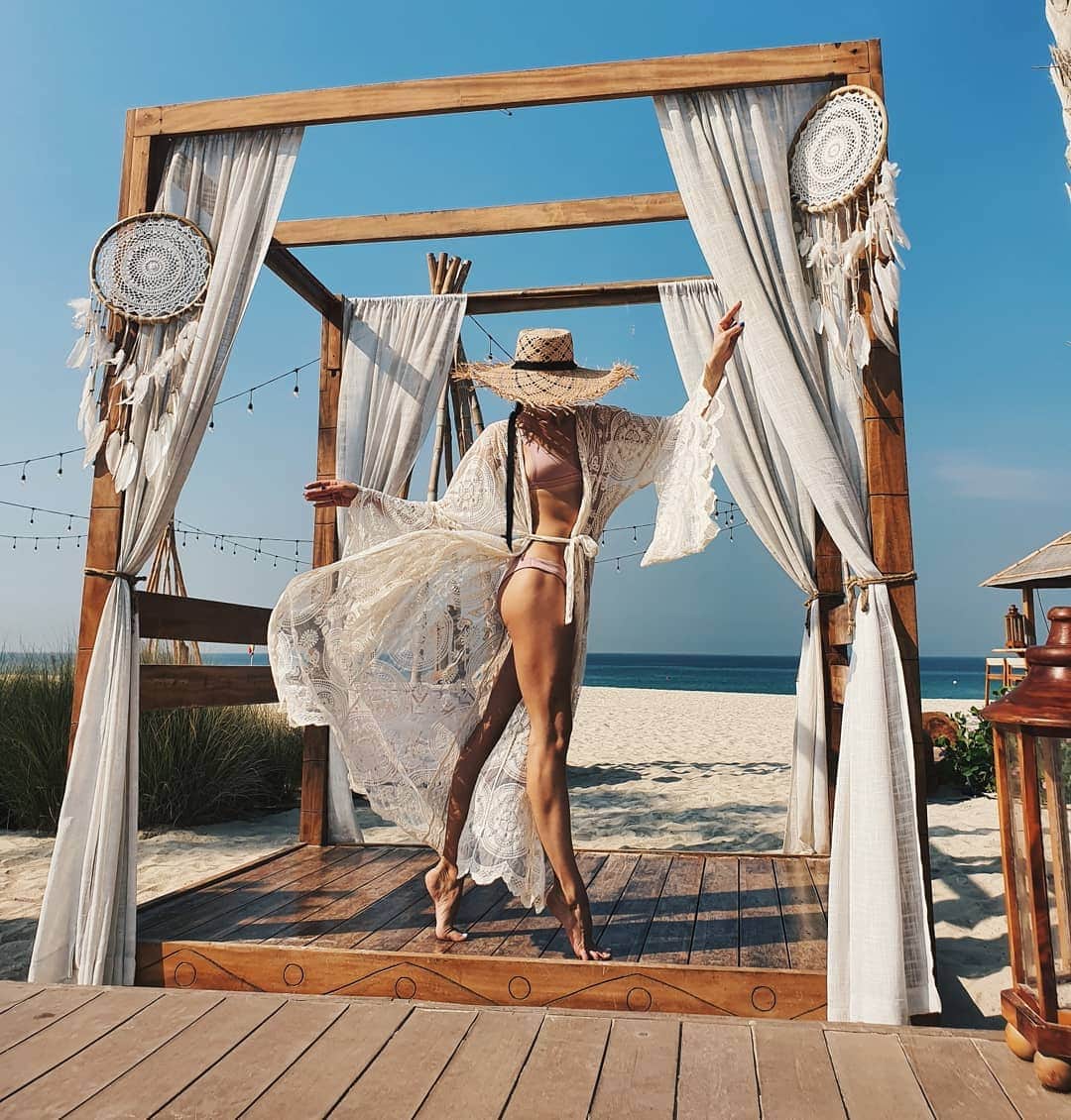 メリティナ・スタニウタさんのインスタグラム写真 - (メリティナ・スタニウタInstagram)「Hello , December ❄☀️ ⠀ #hellodecember #december #beach #sun #dubai #nikkibeach #melitinastaniouta #melitina #staniouta #samsungbelarus #galaxynote10plus」12月5日 0時40分 - melitinastaniouta