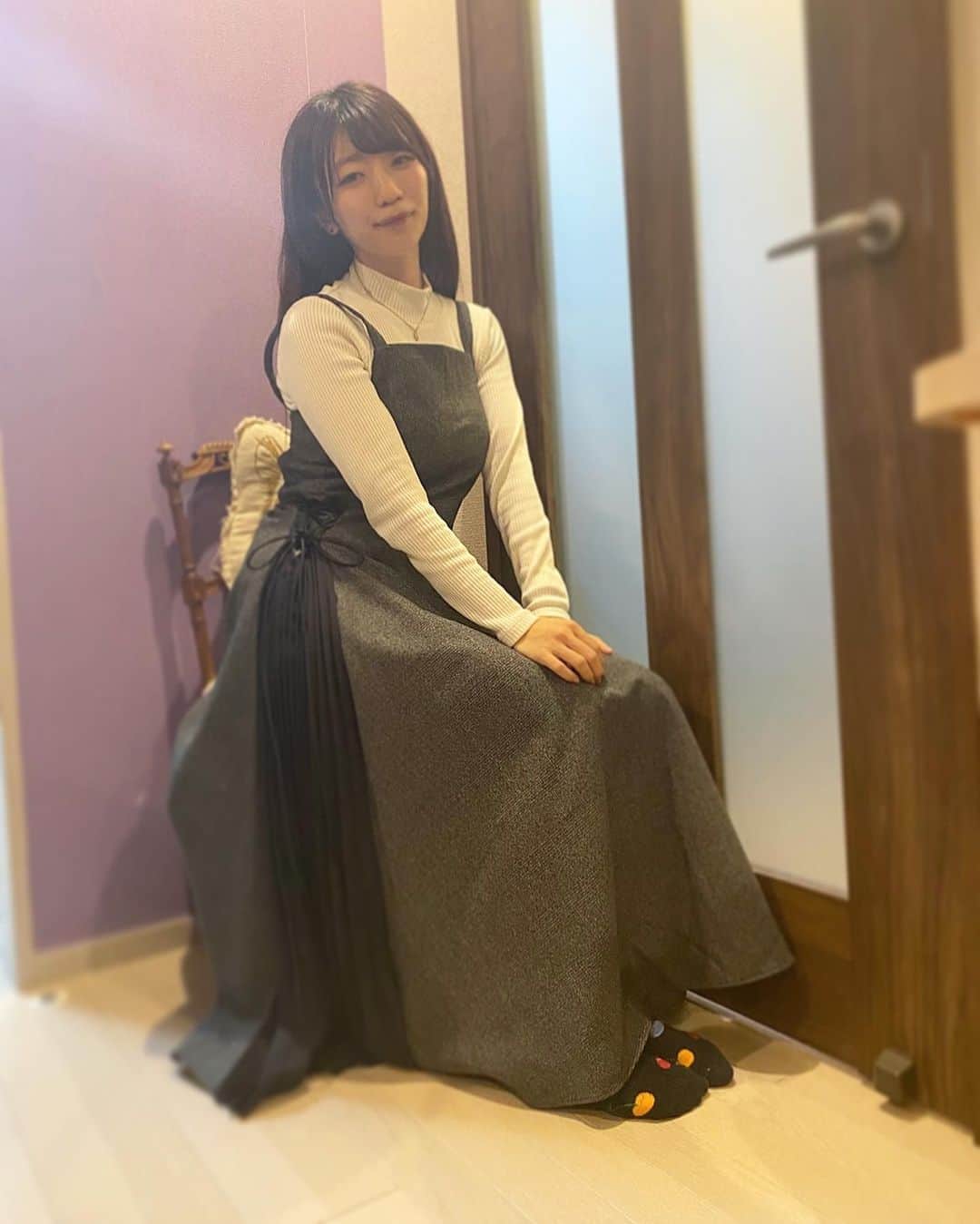 ぱいぱいでか美のインスタグラム：「Juice=Juiceさんのライブだったので宮崎由加さん×An MILLEのワンピ着ました❤︎ ꙳ #onepiece #AnMILLE #宮崎由加 さん #juicejuice #tops #uniqlo #撮影 #劔樹人 さん笑 #俺はインスタグラマーになりてぇ ꙳ OCTOPIC!めちゃくちゃ有意義な時間だった〜 せっかくなのでこのタイミングでおろそうと思って Juice=JuiceのOG宮崎由加さんと An MILLEの コラボワンピース着て行きました！ サイドのプリーツと編み上げが可愛い〜 丈が長めでも重たくならないシルエットでゆかにゃ流石すぎます(T . T)❤︎」