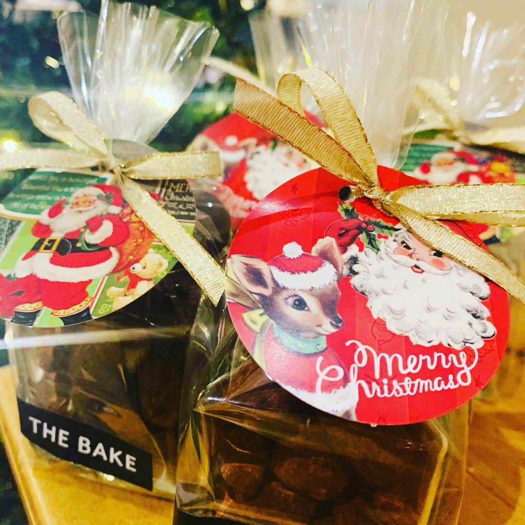 The Bakeさんのインスタグラム写真 - (The BakeInstagram)「Christmas gifts 🎁  まだまだ作る予定！ですがとりあえず第1弾完成です✨✨✨ １つ１つの詳細も上げたいのですが早く皆様にお見せしたくまとめてアップしました☺️ #christmas #christmasgift #merrychristmas #amandchocolat #cookies #gifts #クリスマスギフト #クリスマス #クリスマスプレゼント」12月4日 23時16分 - the_bake1121