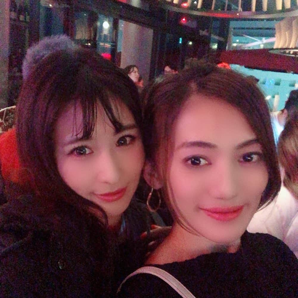 有馬綾香のインスタグラム：「#celavi #celavitokyo #shibuya #東急プラザ渋谷 #somethingred」